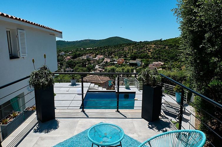 Vakantiehuis 950m vom Meer, herrlicher MEERESBLICK, Pool, Ja