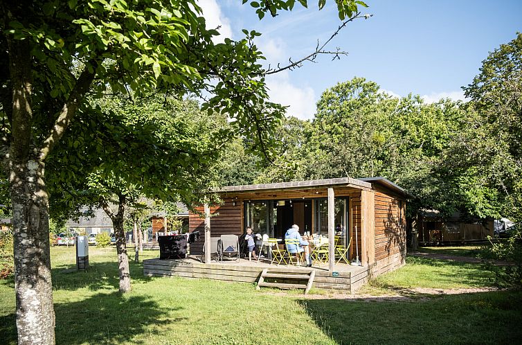 Binnenruimte van Portland Chalet in Aix en Provence, vakantiehuis met moderne keuken en toegang tot zonnig terras in de Provence.