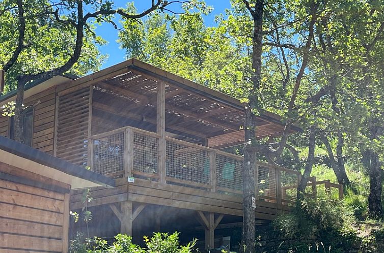 Geniessen Sie die ruhige Umgebung im Cottage Seouvo, einem charmanten Ferienhaus in Apt in der Provence mit einer einladenden Terrasse.
