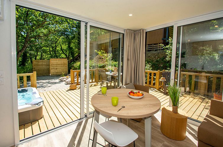 Cottage Evasion
