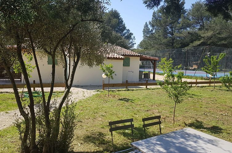 Vakantiehuis Studiowohnung mit Terrasse - Pool, Tennis, Boul