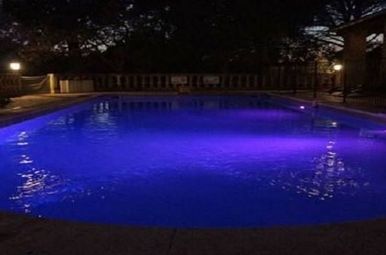 Vakantiehuis Studiowohnung mit Terrasse - Pool, Tennis, Boul