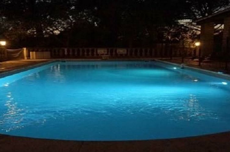 Vakantiehuis Studiowohnung mit Terrasse - Pool, Tennis, Boul