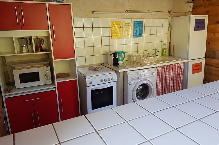 Vakantiehuis Studiowohnung mit Terrasse - Pool, Tennis, Boul