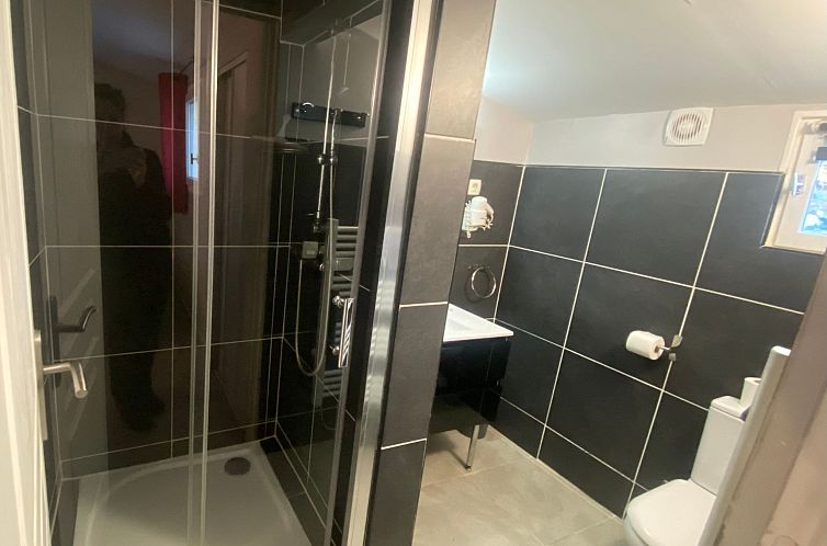 Vakantiehuis Studiowohnung mit Terrasse - Pool, Tennis, Boul