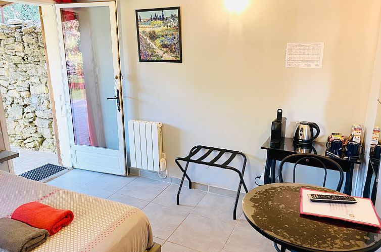 Vakantiehuis Studiowohnung mit Terrasse - Pool, Tennis, Boul