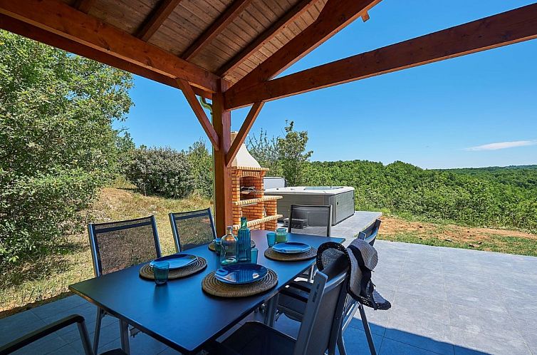 Vrijstaande woning in Mauroux