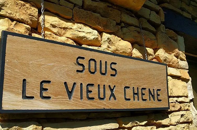 Sous le vieux chêne