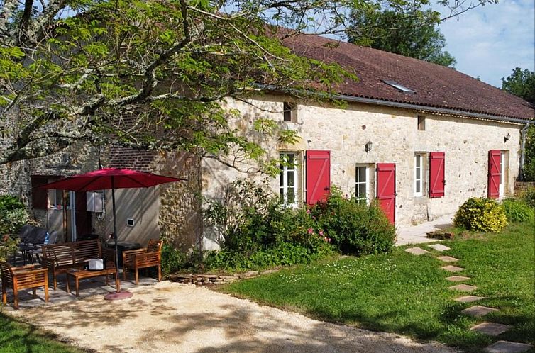 Gezellig vakantiehuis Ferme Saint Martin le Redon in Soturac, Midi-Pyrenees, met uitnodigend terras en landelijke charme.