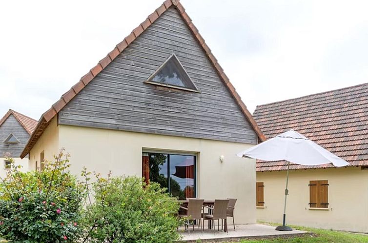 Enjoy the peace and quiet on the veranda of Lac Bleu No. 14, a charming cottage in Lacapelle-Marival, in the midst of nature in Midi-Pyrenees.