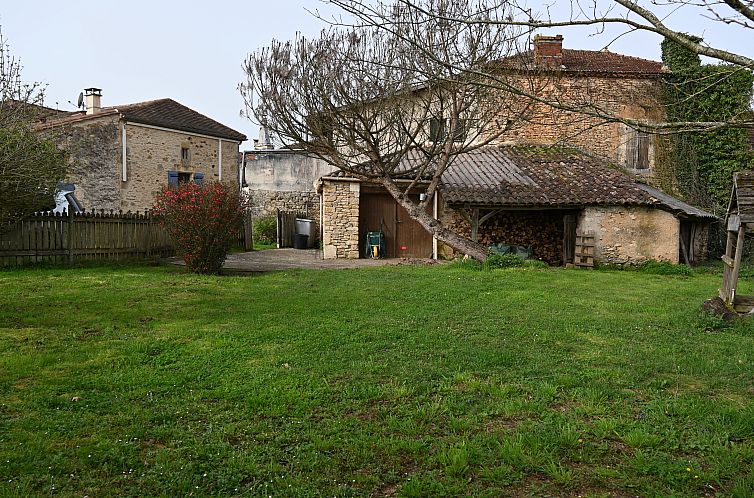 Vrijstaande woning in Saint Front Sur Lémance