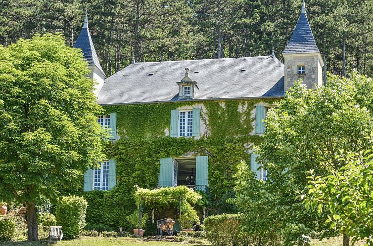 Vakantiehuis Manoir Bellevue in Duravel, genesteld in de groene omgeving van de Midi-Pyrenees, Frankrijk.