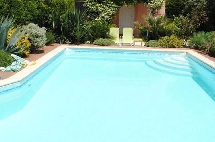 Vakantiehuis Haus "Les Cyprès" mit Gemeinschaftspool