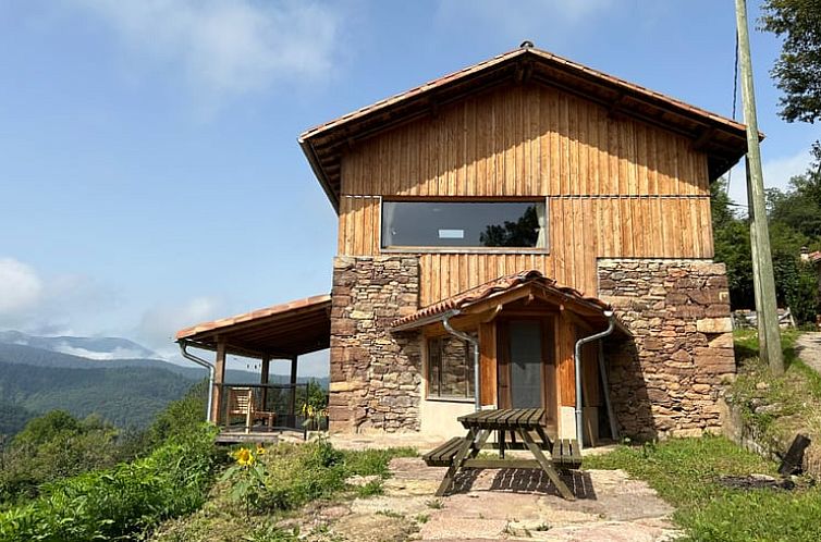 Vakantiehuis Huisje in Castelnau Durban in de Midi-Pyrenees, Frankrijk, omringd door adembenemende natuur en serene uitzichten.