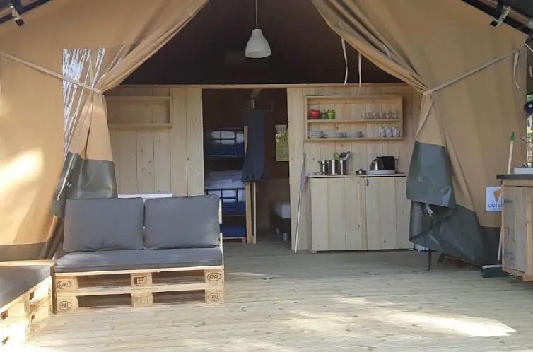 Safaritent met badkamer