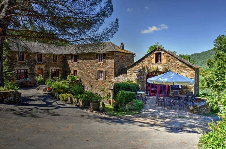 Geniet van de rust bij het Vakantiehuisje in La Bastide Solages, omgeven door de prachtige natuur van Midi-Pyrenees, Frankrijk.