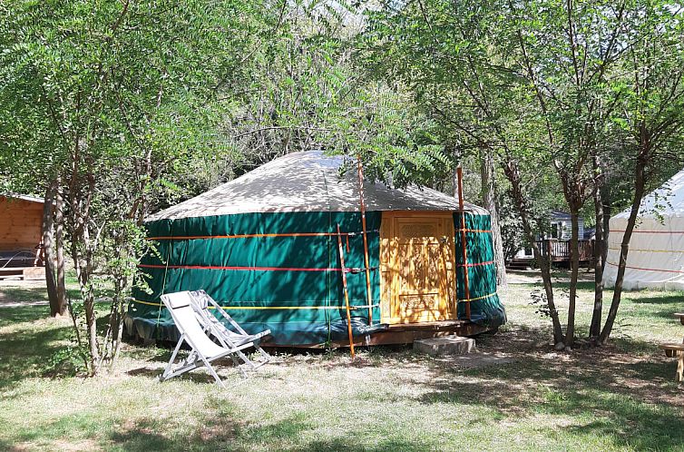 Geniessen Sie die Ruhe und den Frieden im Jurtenzelt, einer charmanten Glamping-Lodge in Arlebosc, Rhone-Alphes.