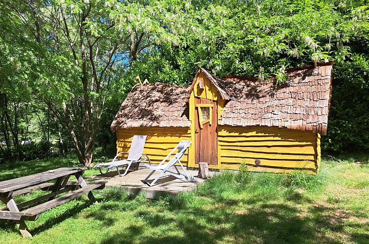 Geniessen Sie die ruhige Umgebung der Magic Hut in Arlebosc, Rhone-Alpes, ein einzigartiges Ferienhaus mitten im Gruenen.