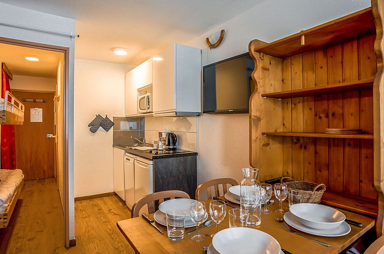 Guest house 0503395 - Apartment Rhone-Alphes - Appartement Rond Point des Pistes (Val Claret)