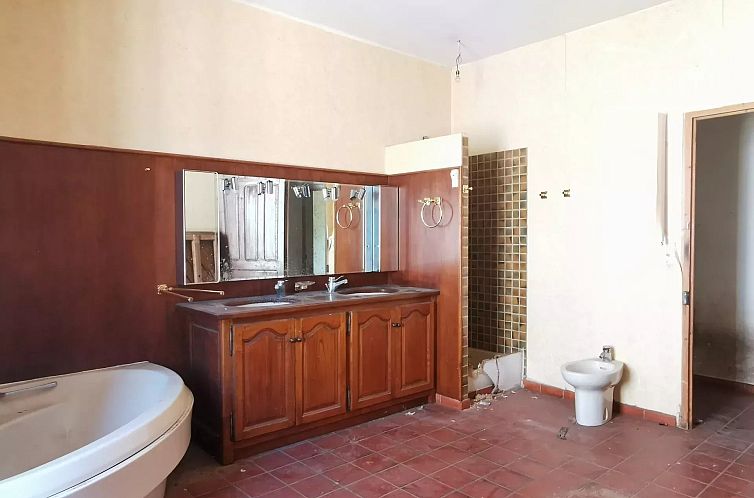 Geschakelde woning in Lablachère