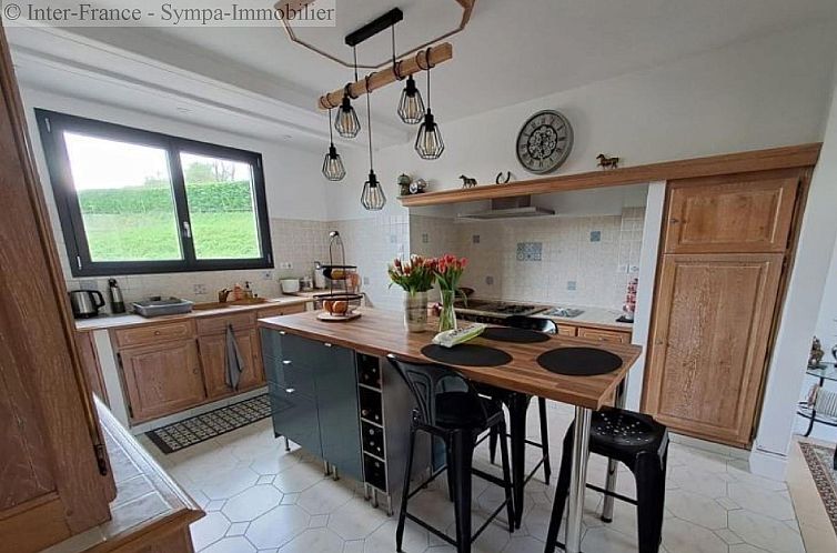 Geschakelde woning in Neufchatel En Bray