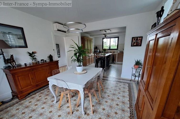 Geschakelde woning in Neufchatel En Bray
