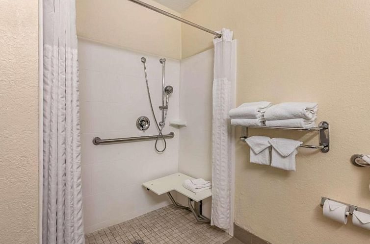 Comfort Suites Maingate East