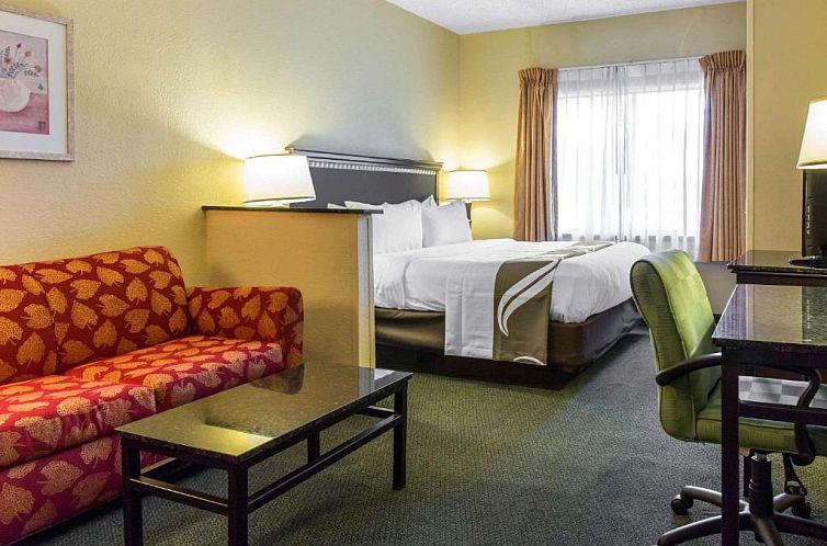 Quality Suites Orlando Close to I-Drive