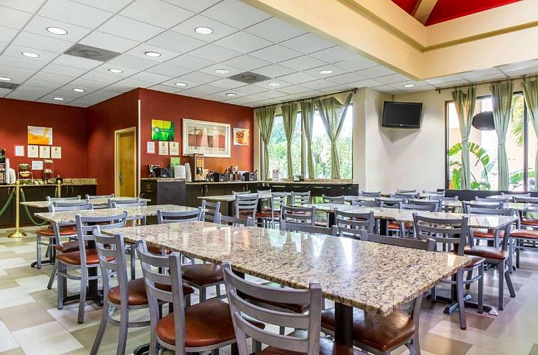 Quality Suites Orlando Close to I-Drive