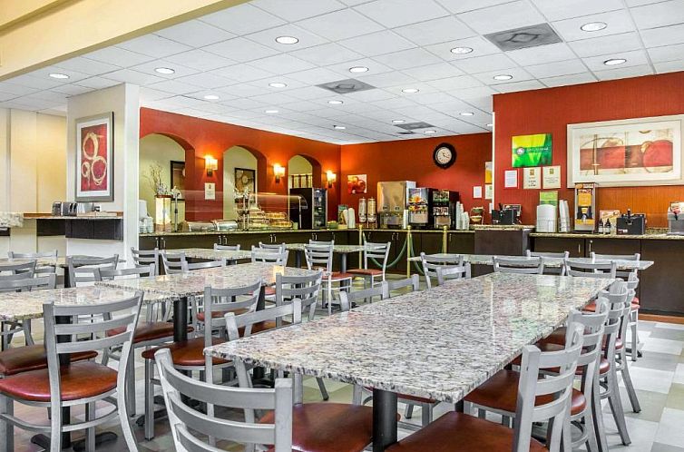 Quality Suites Orlando Close to I-Drive