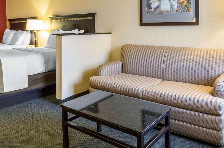Quality Suites Orlando Close to I-Drive
