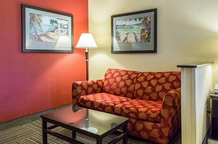 Quality Suites Orlando Close to I-Drive
