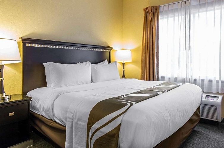 Quality Suites Orlando Close to I-Drive