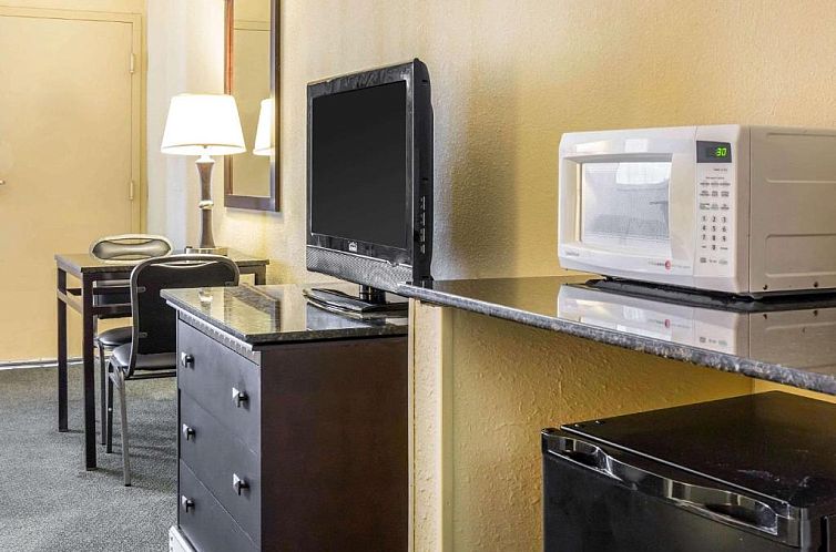 Quality Suites Orlando Close to I-Drive