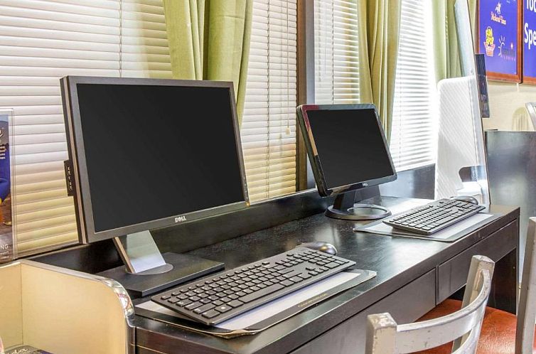 Quality Suites Orlando Close to I-Drive