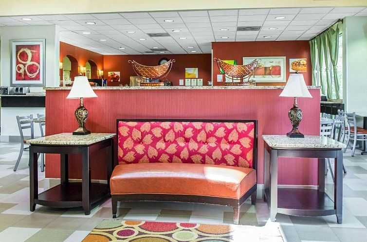 Quality Suites Orlando Close to I-Drive