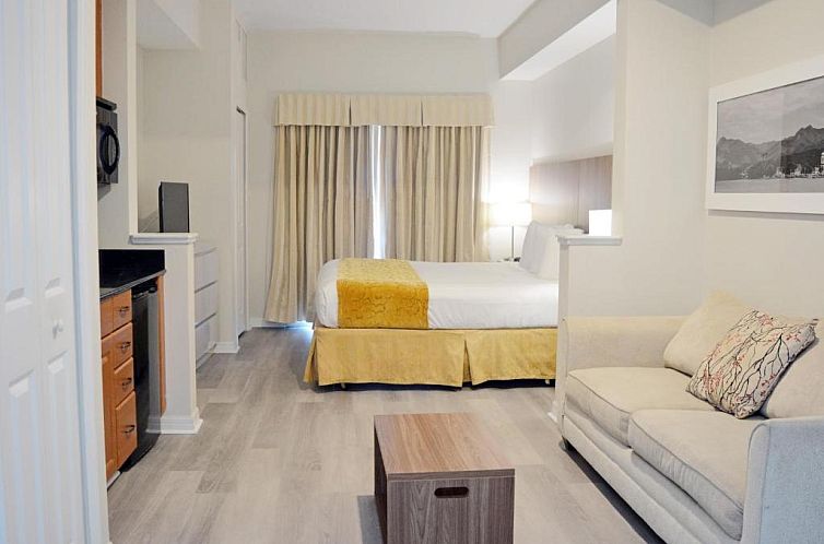 The Point Hotel & Suites Universal