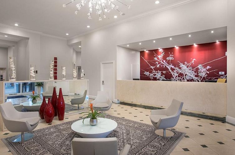 The Point Hotel & Suites Universal