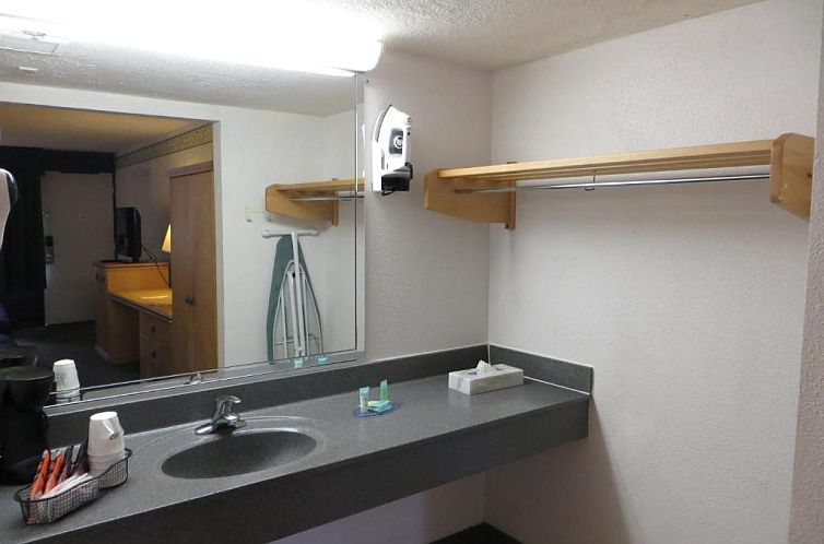 Maingate Lakeside Resort