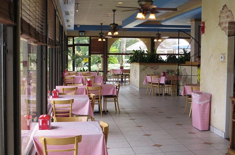 Maingate Lakeside Resort