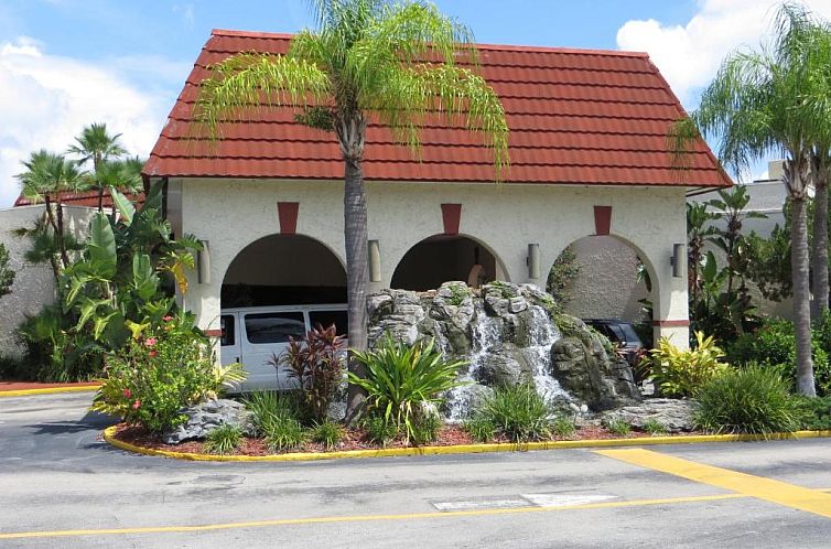 Maingate Lakeside Resort