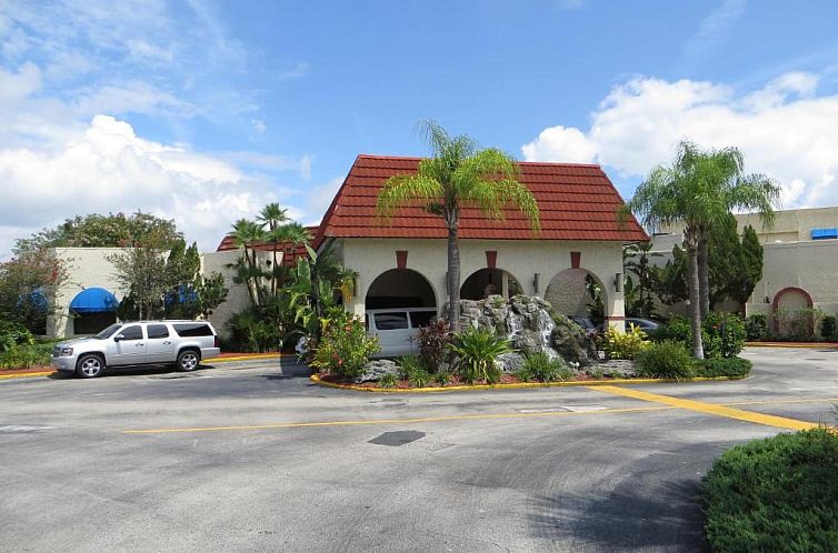 Maingate Lakeside Resort