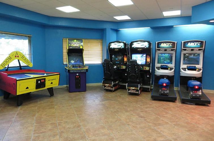 Maingate Lakeside Resort