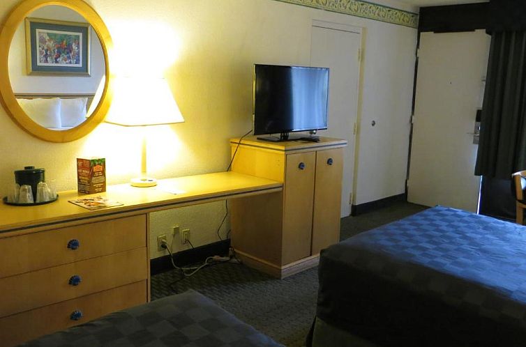 Maingate Lakeside Resort