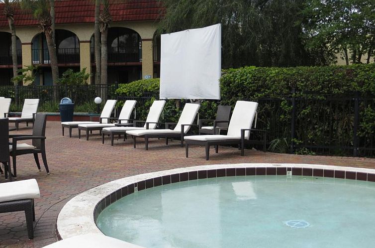 Maingate Lakeside Resort