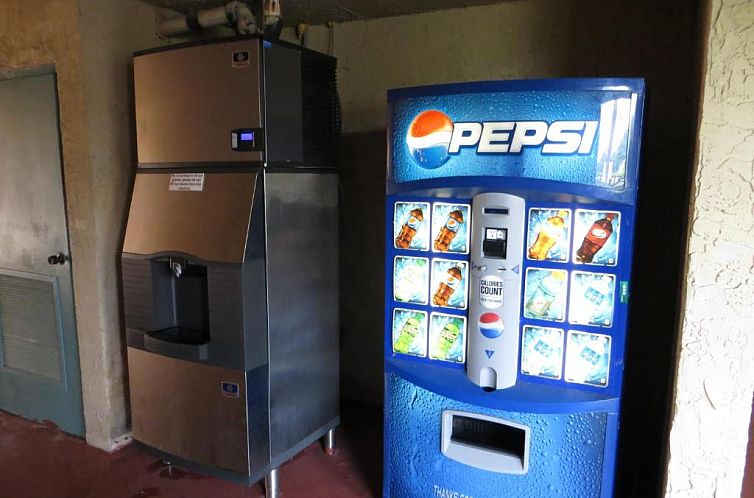 Maingate Lakeside Resort