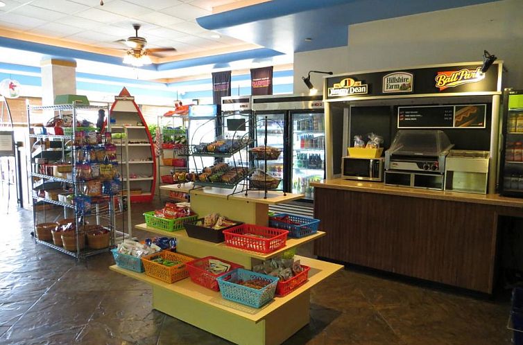 Maingate Lakeside Resort