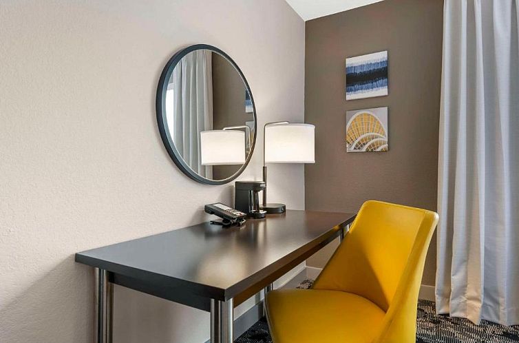 Comfort Inn & Suites Near Universal Orlando Resort-Conventio
