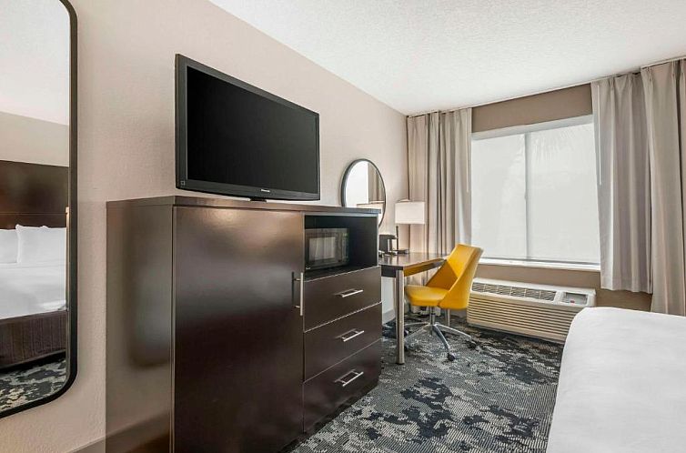 Comfort Inn & Suites Near Universal Orlando Resort-Conventio