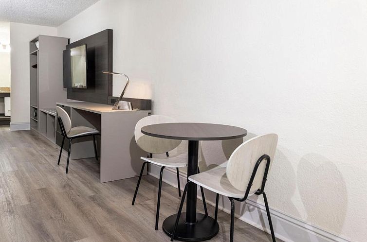 Avanti International Resort